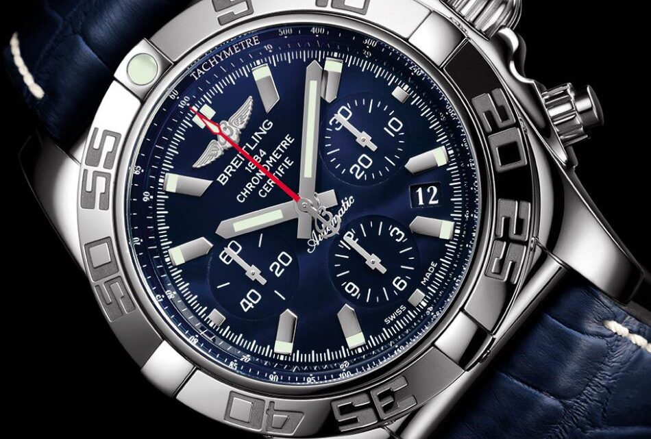 Cronografo Breitling Chronomat B01 44 ridisegnato,disponibile in “Black Eye Grey” o “Black Eye Blue”