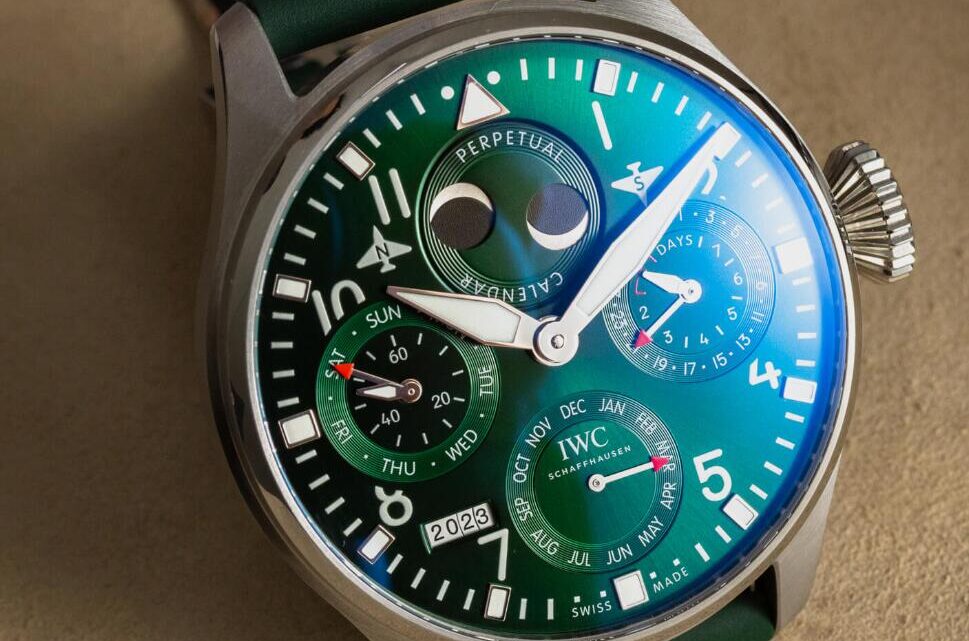 Il marchio repliche orologi IWC aggiunge un nuovo colore ai suoi squisiti orologi con calendario perpetuo in acciaio inossidabile:il verde